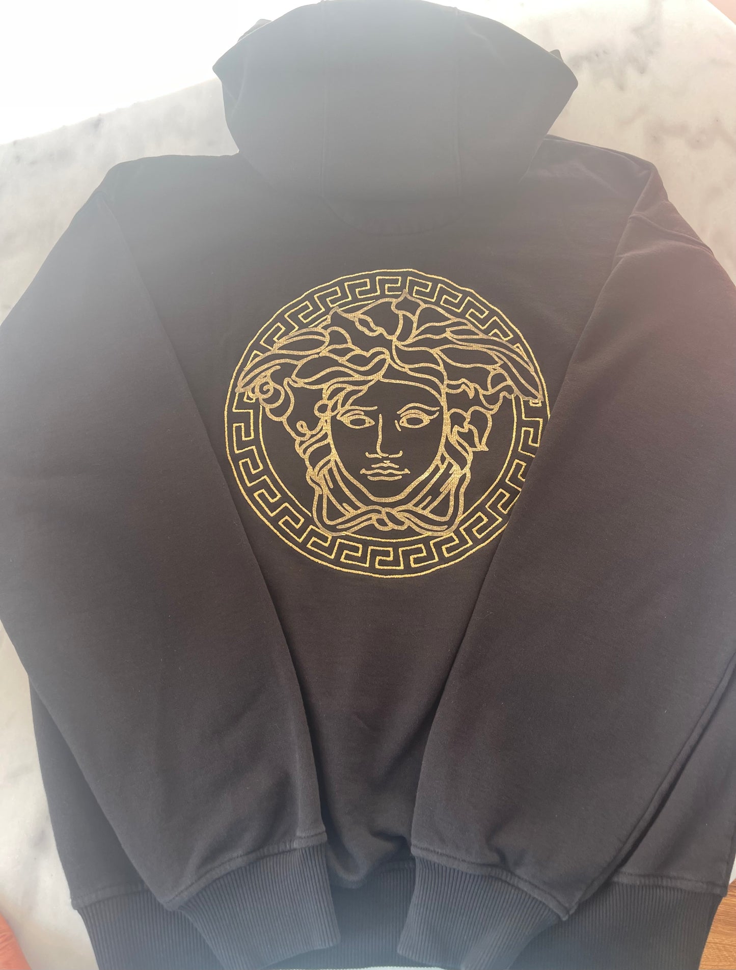 FENDI X VERSACE “Fendace” Herren Hoodie – Schwarz & Gold