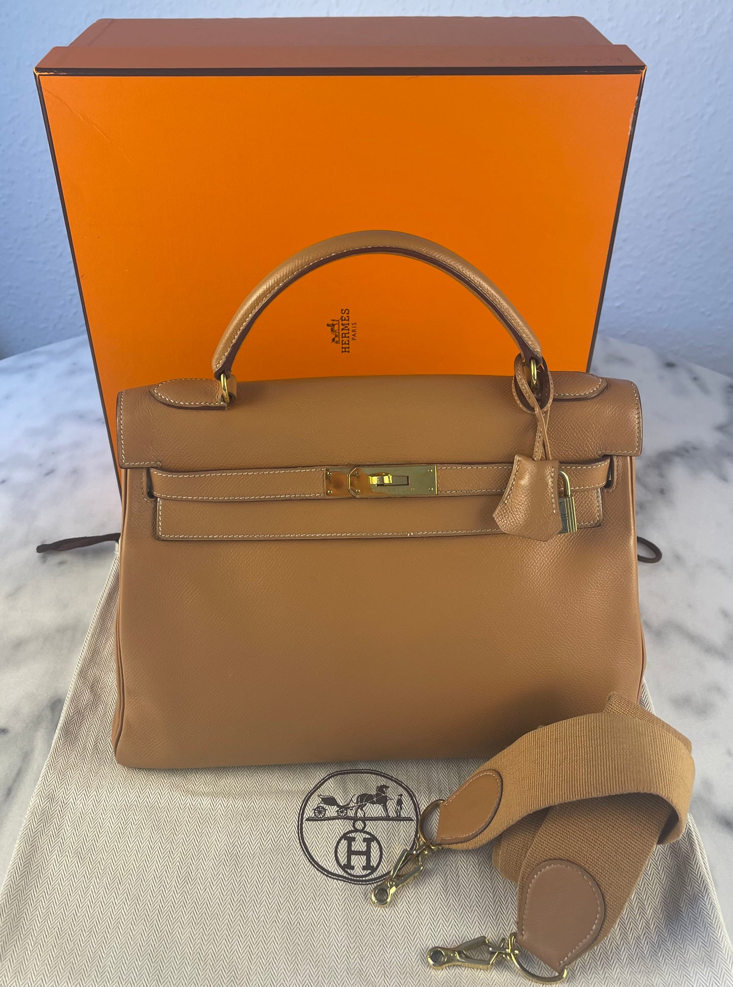 Hermès Kelly 32 – Cognac Epsom mit goldener Hardware (1992)