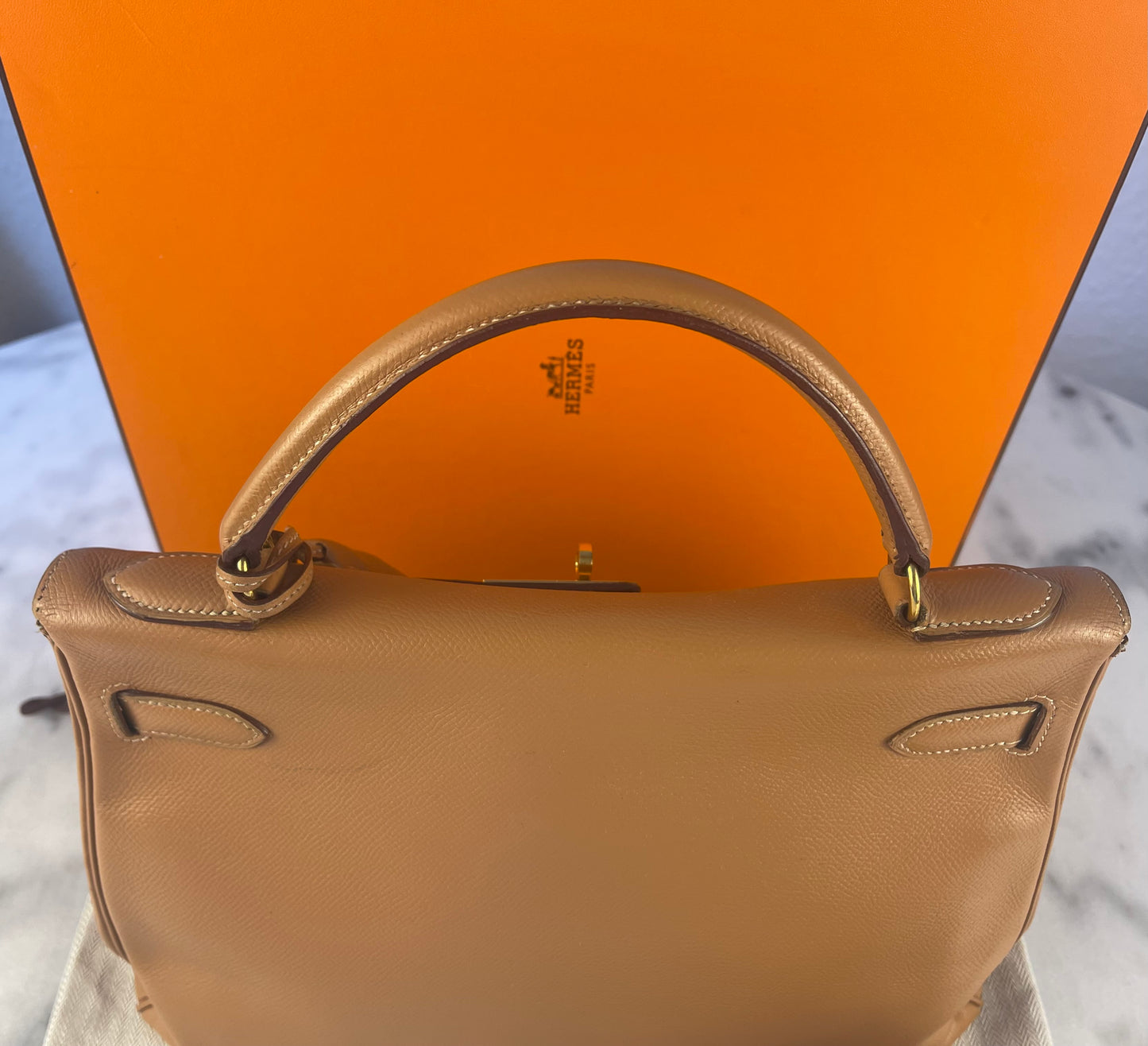 Hermès Kelly 32 – Cognac Epsom mit goldener Hardware (1992)