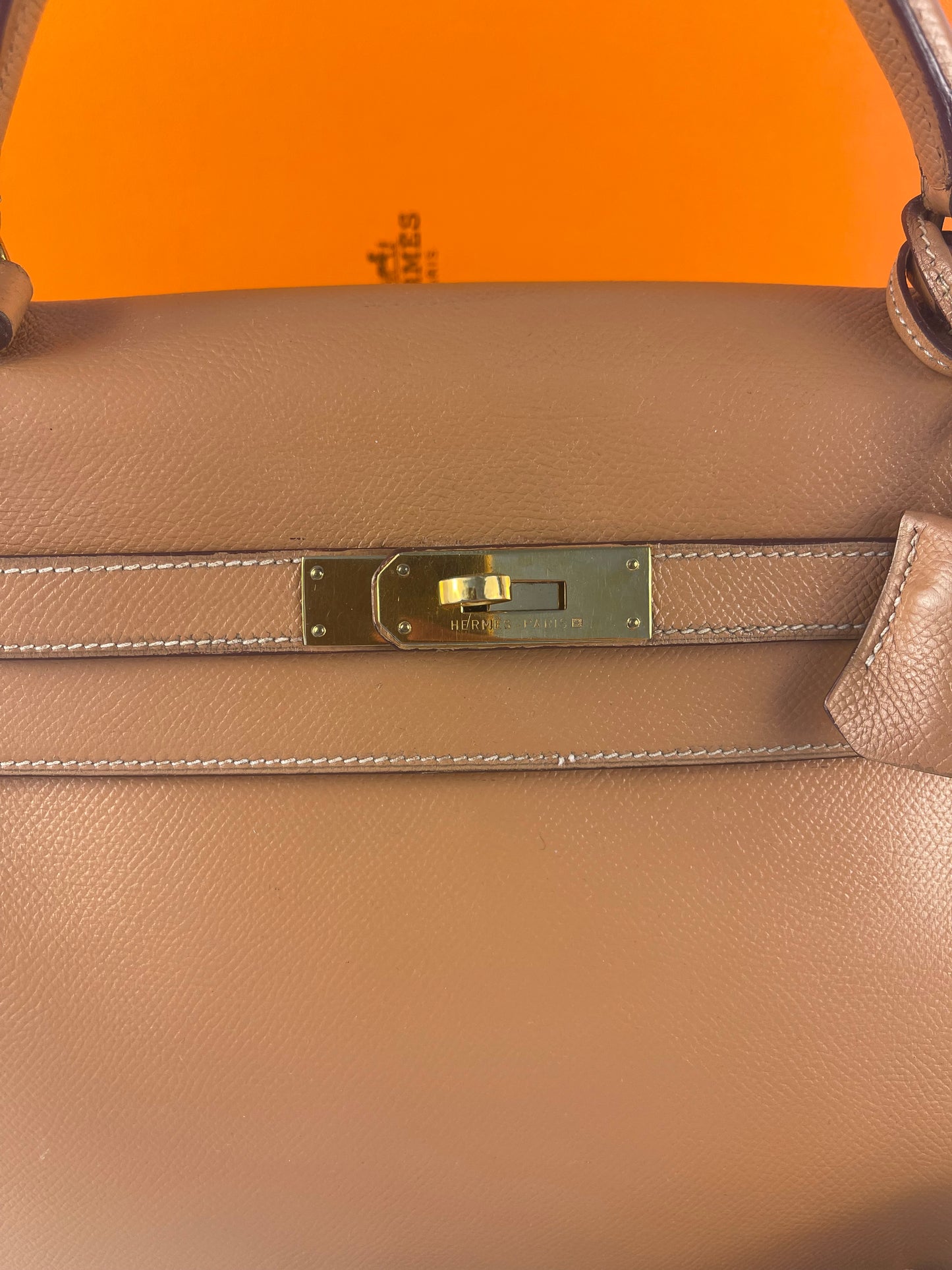 Hermès Kelly 32 – Cognac Epsom mit goldener Hardware (1992)
