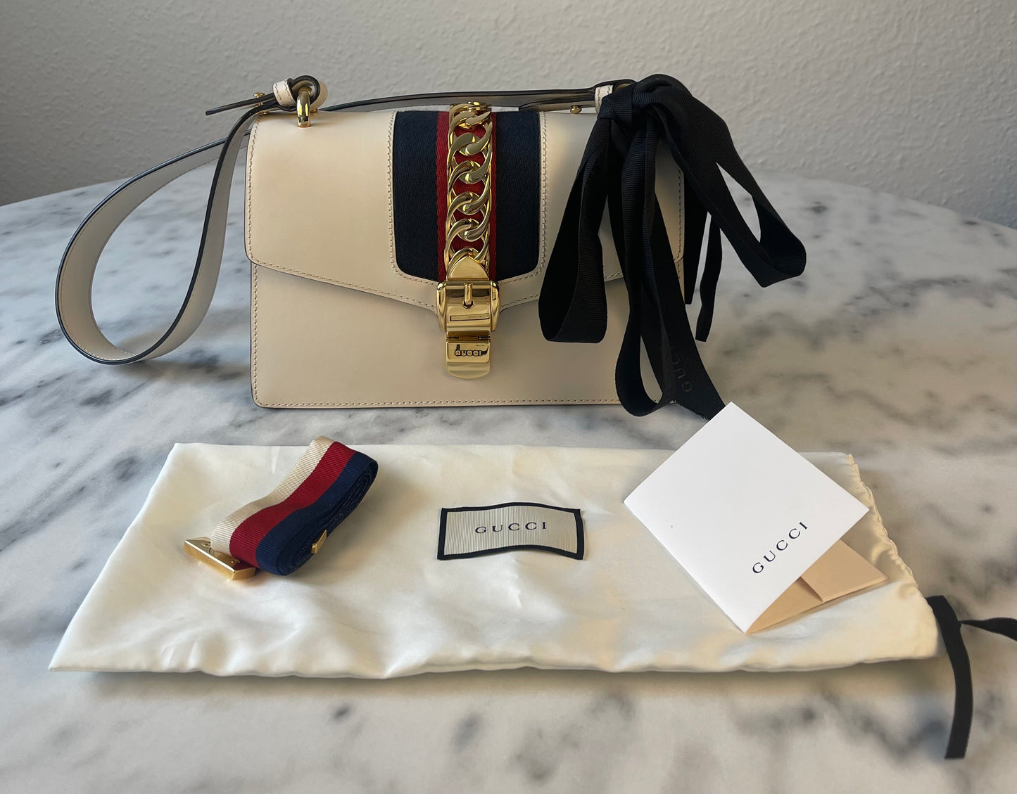 Gucci Sylvie Lederhandtasche