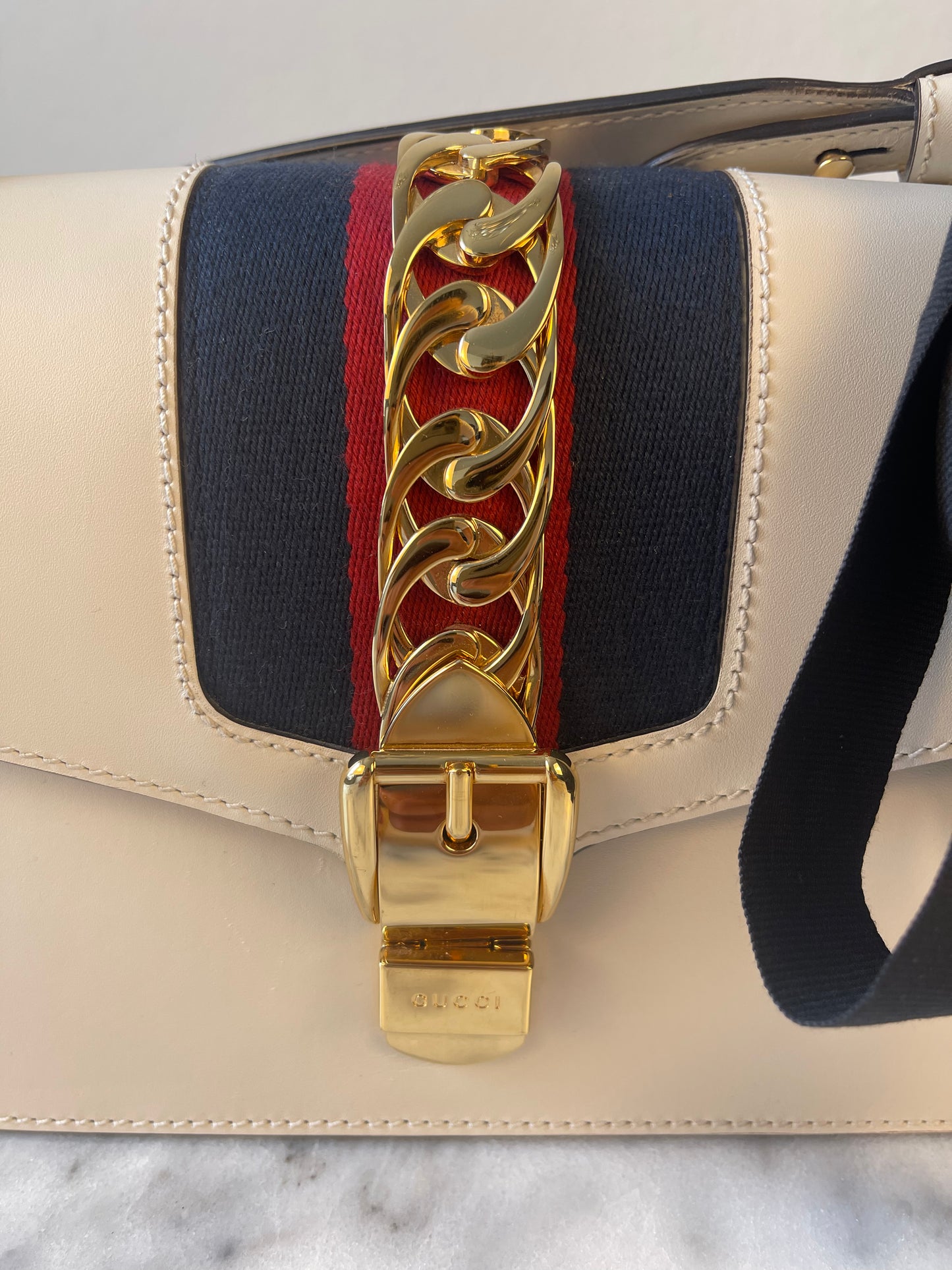 Gucci Sylvie Lederhandtasche