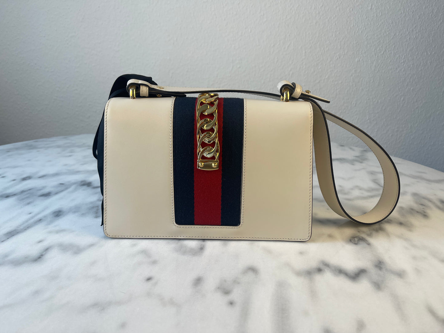 Gucci Sylvie Lederhandtasche