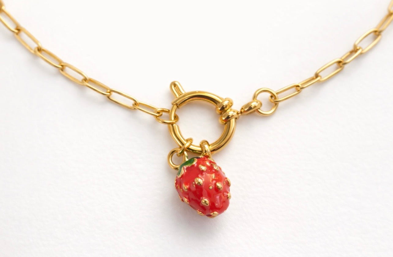 Elegantes Armband von Michelle Bijou mit Erdbeer-Charm